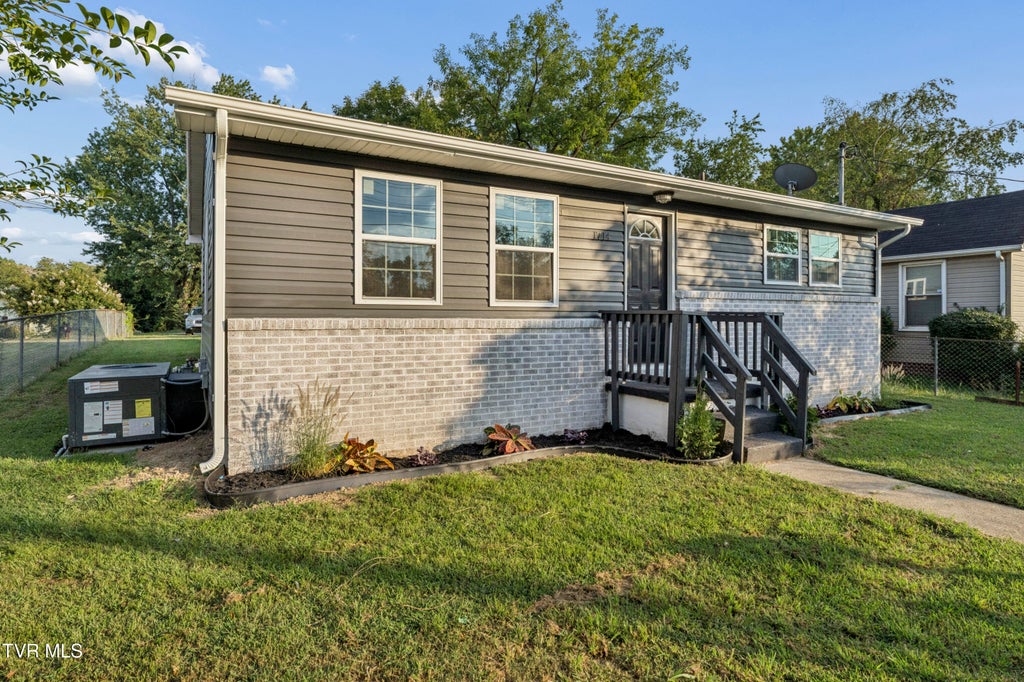 Photo of 1714 Fairview Avenue, Johnson City, TN 37601 (MLS # 10000647)