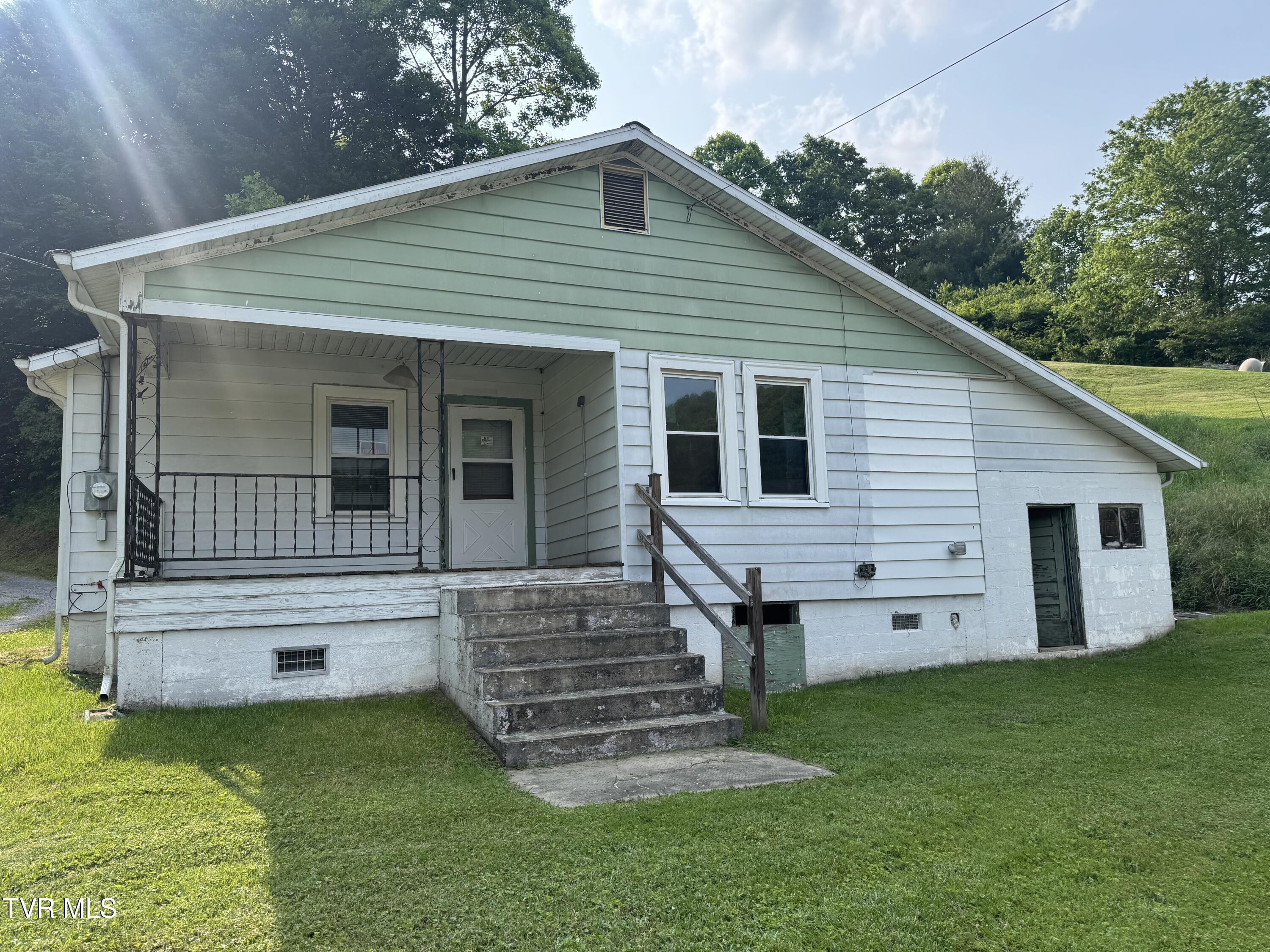 11985 Tazewell Road, Coeburn, Virginia image 1