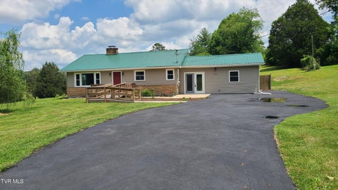 Homes For Sale - 1552 Silver Grove Road<br/> Bluff City, TN 37618