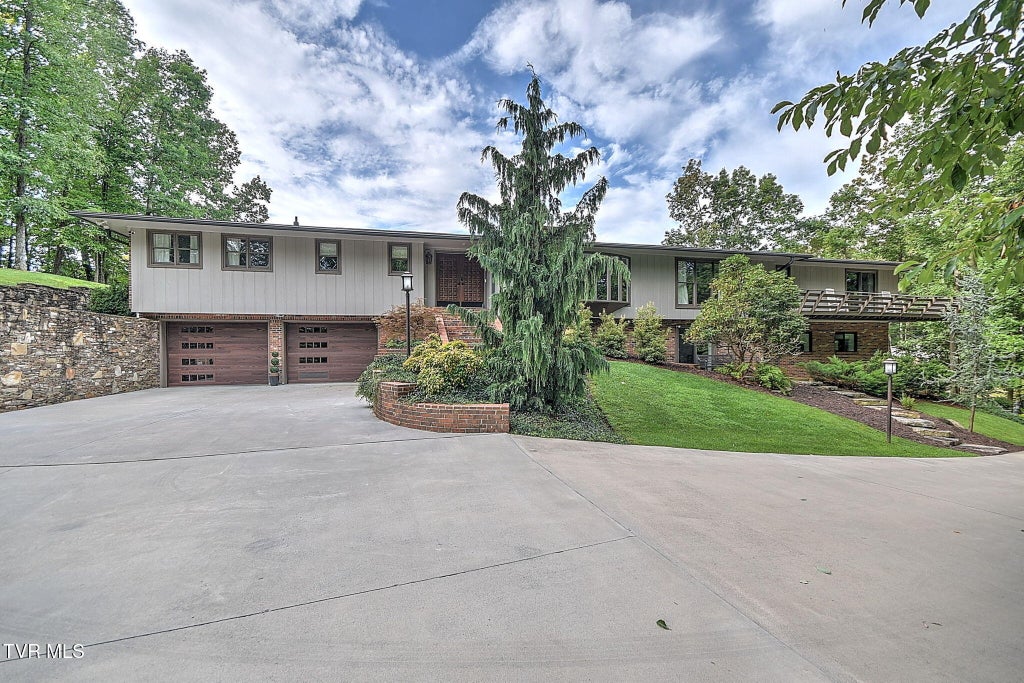 Photo of 117 Skyline Drive, Bristol, TN 37620 (MLS # 9993653)