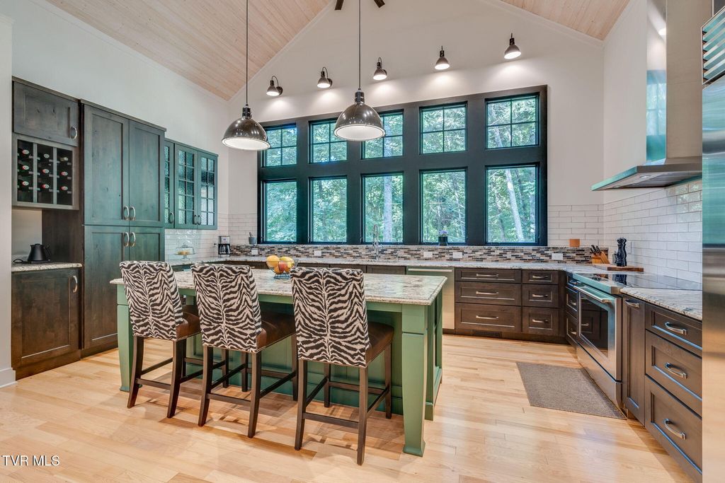 Photo of 379 Hideaway Farm Road Rd, Piney Flats, TN 37686 (MLS # 9989929)