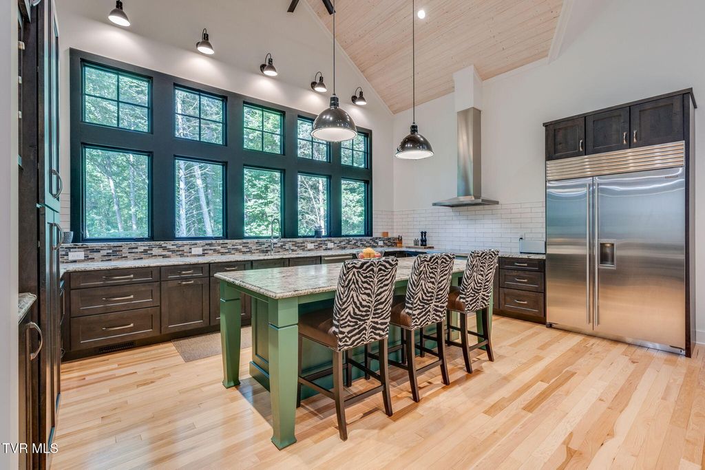 Photo of 379 Hideaway Farm Road Rd, Piney Flats, TN 37686 (MLS # 9989929)