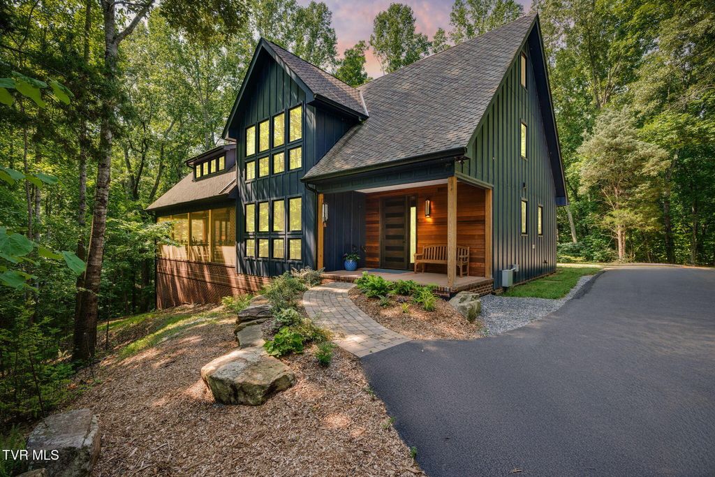 Photo of 379 Hideaway Farm Road Rd, Piney Flats, TN 37686 (MLS # 9989929)