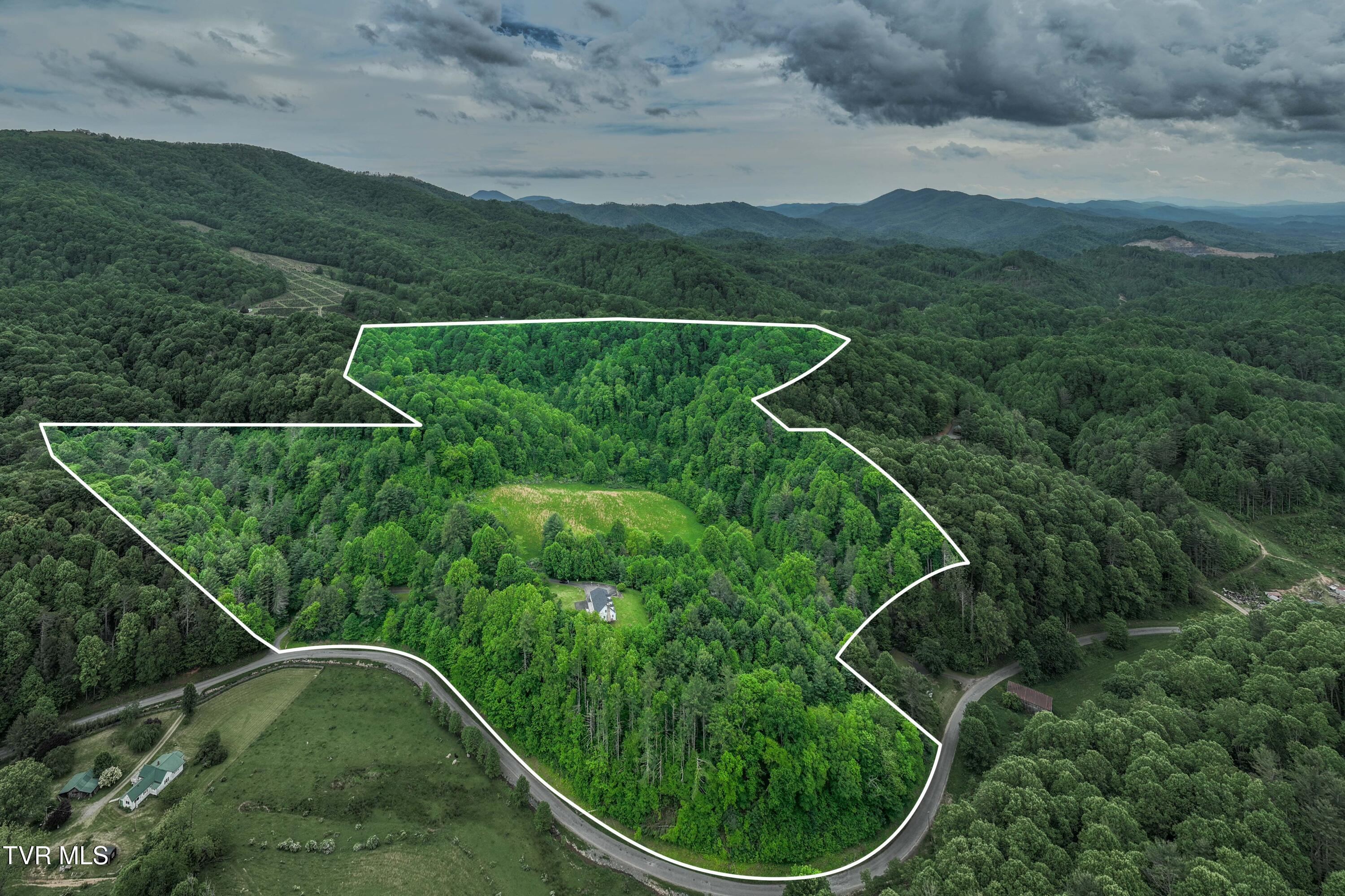 1546 Stage Road, Mountain City, Tennessee image 4