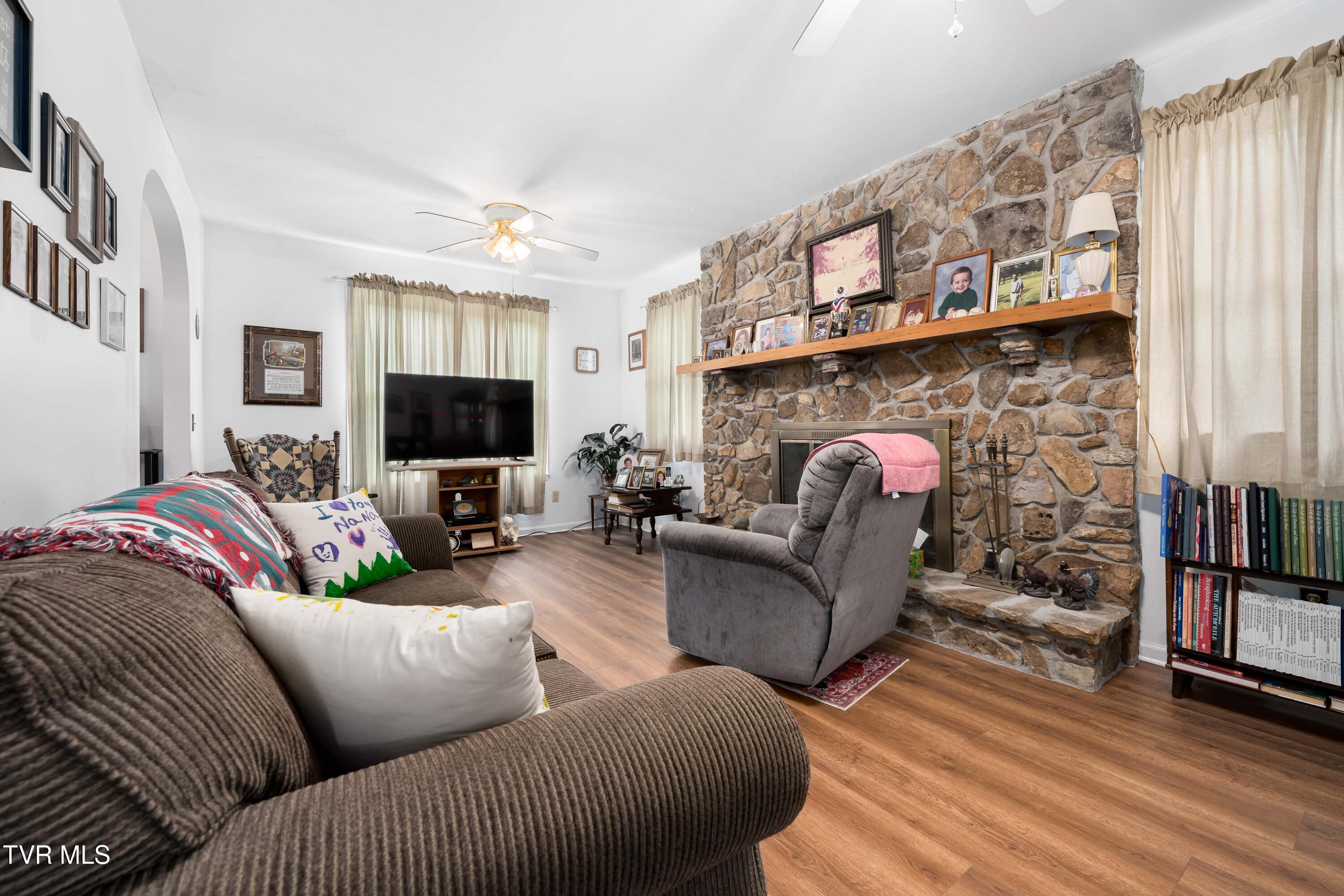 1546 Stage Road, Mountain City, Tennessee image 9