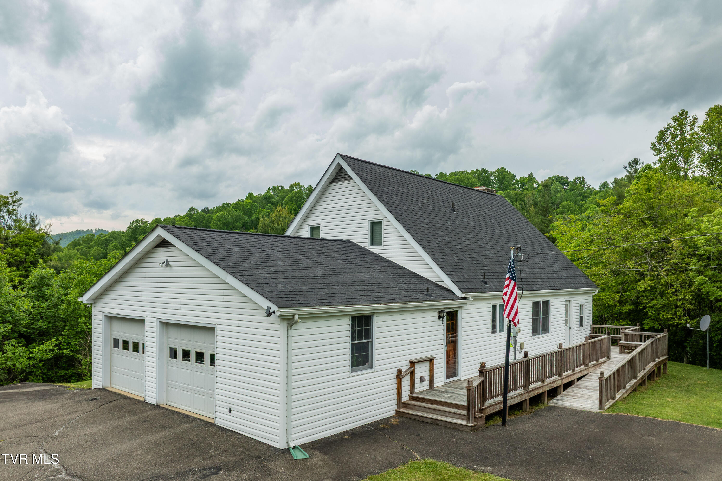 1546 Stage Road, Mountain City, Tennessee image 3