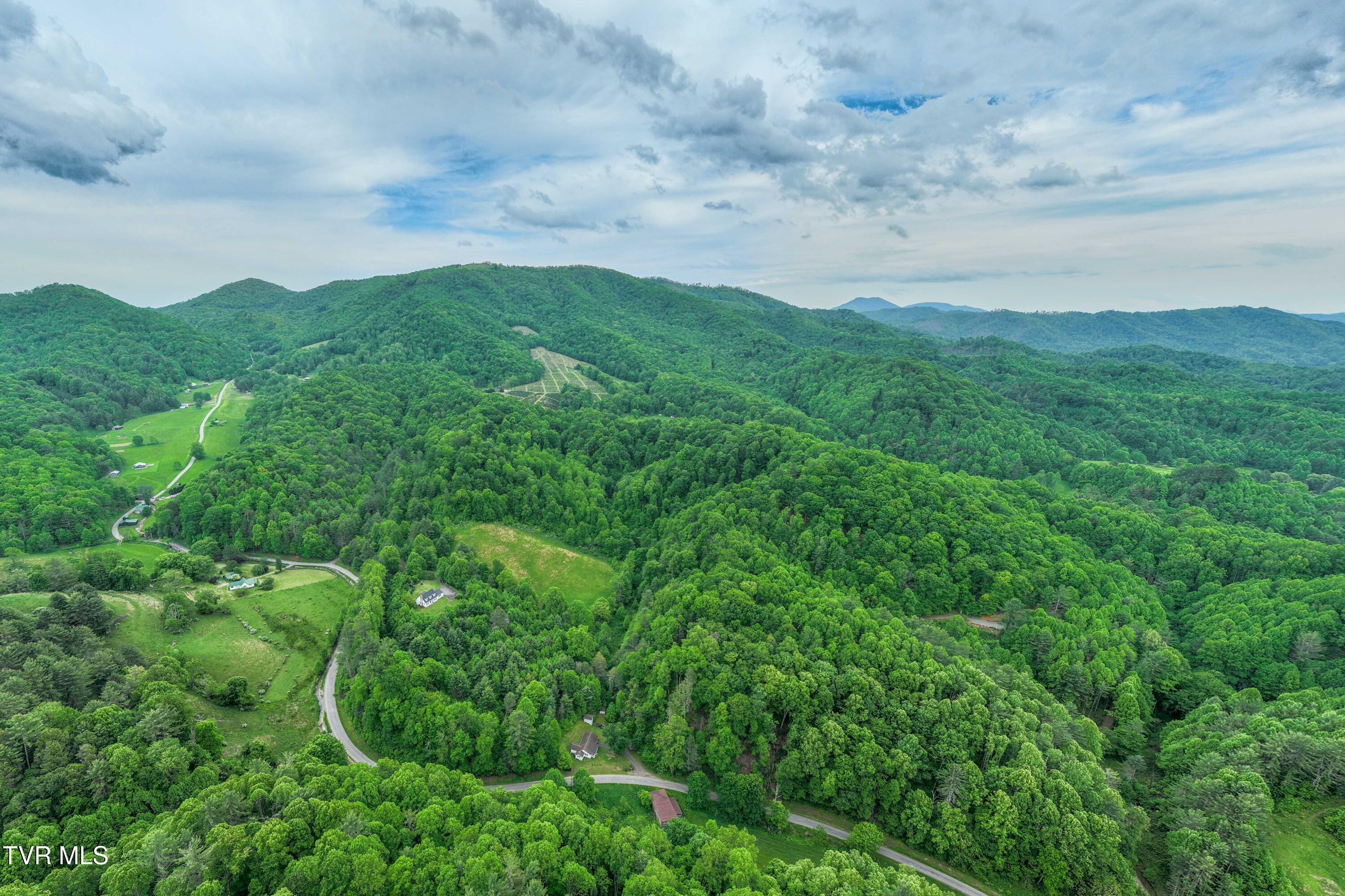 1546 Stage Road, Mountain City, Tennessee image 36