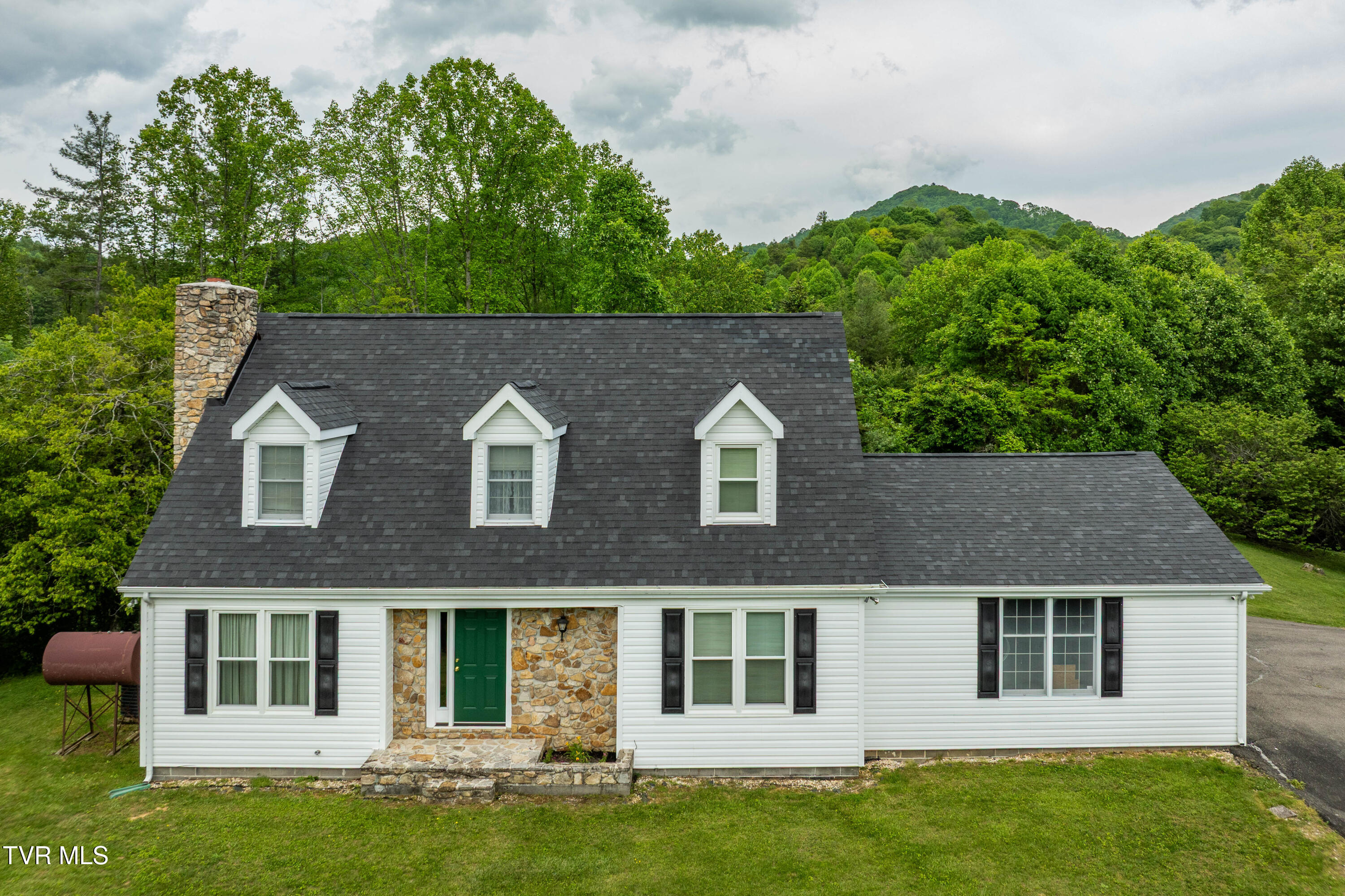 1546 Stage Road, Mountain City, Tennessee image 1