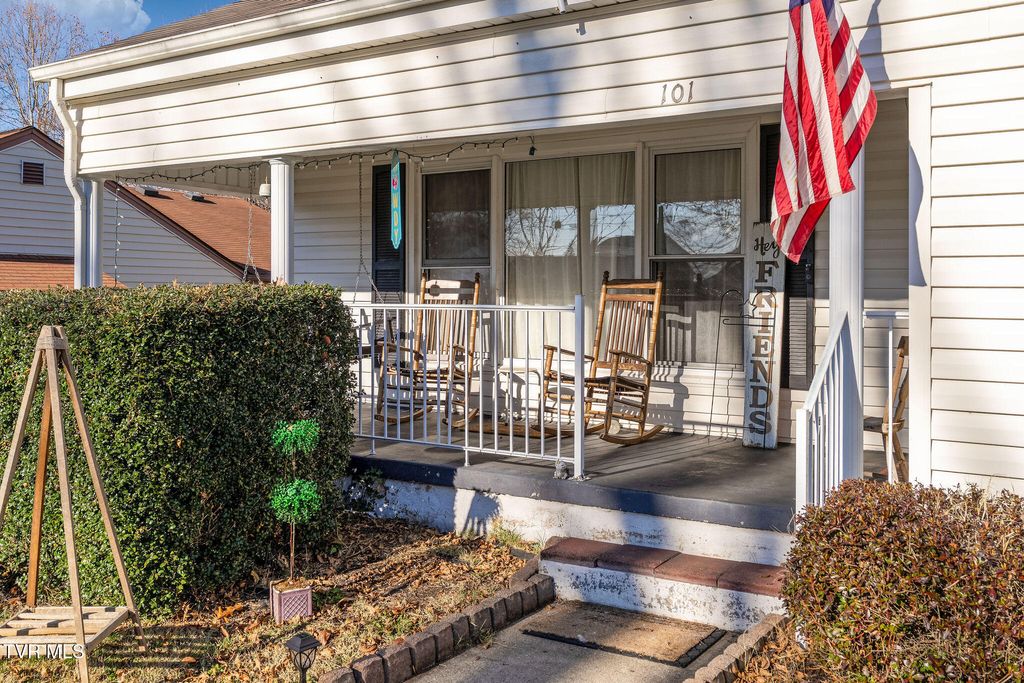 Photo of 101 Queen Street, Bristol, TN 37620 (MLS # 9988500)