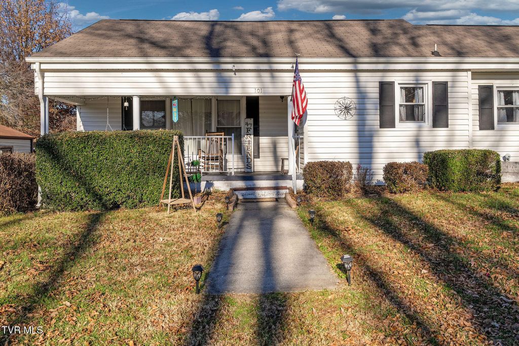 Photo of 101 Queen Street, Bristol, TN 37620 (MLS # 9988500)