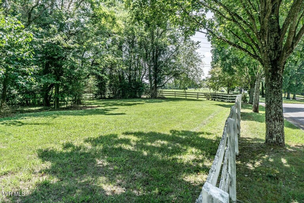 Photo of 104 Lexington Court, Greeneville, TN 37745 (MLS # 9977547)