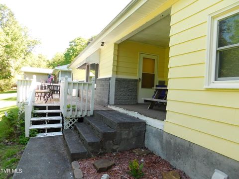 Photo of 304 Highland Street, Wise, VA 24293 (MLS # 9995260)