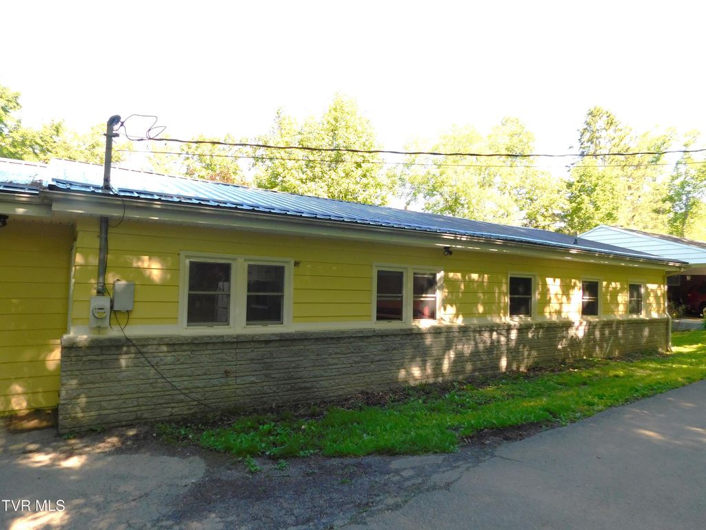 Photo of 304 Highland Street, Wise, VA 24293 (MLS # 9995260)