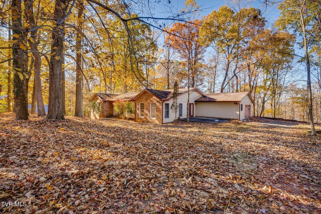 Photo of 5221 Foxfire Place, Kingsport, TN 37664 (MLS # 9988048)