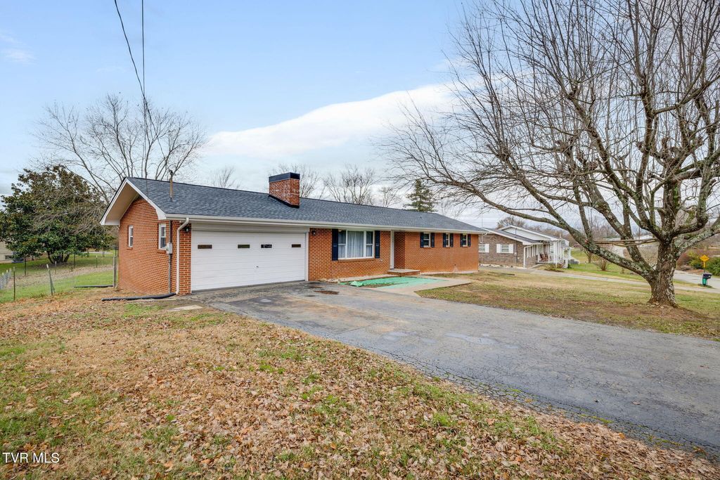 Photo of 126 Skyview Drive, Greeneville, TN 37745 (MLS # 9988781)