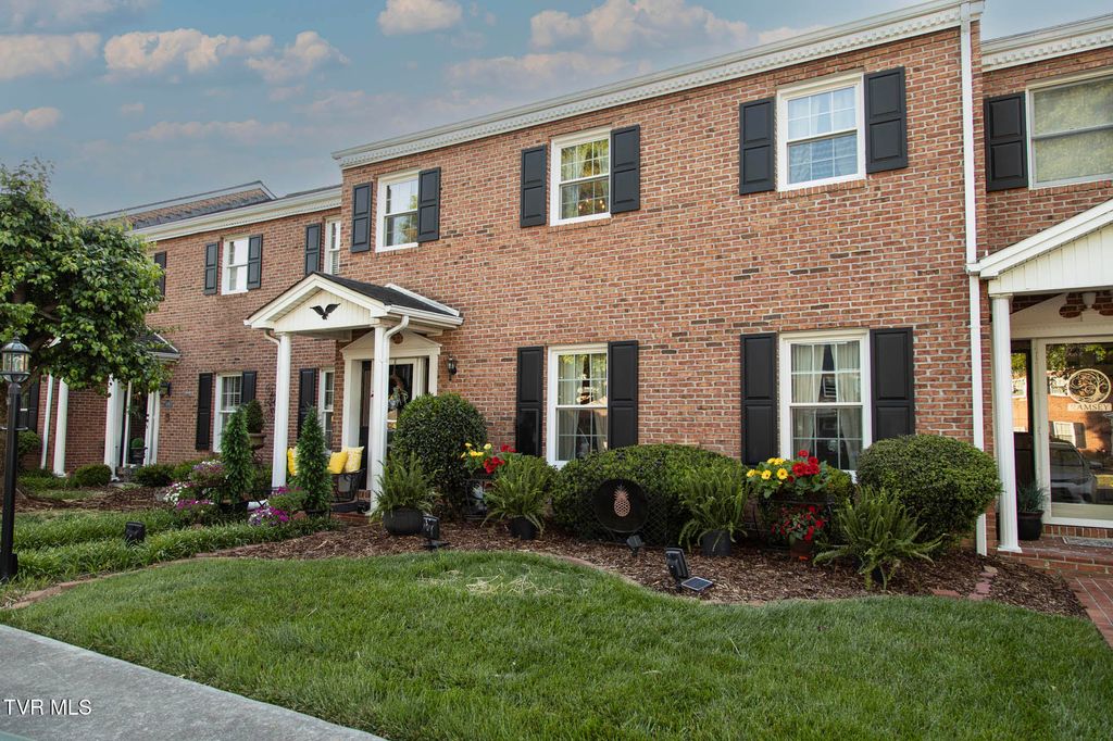 Photo of 2734 Oakland Avenue #Apt E49, Johnson City, TN 37601 (MLS # 9994908)