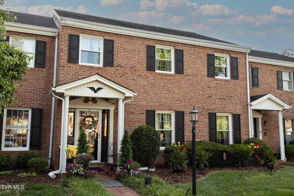 Photo of 2734 Oakland Avenue #Apt E49, Johnson City, TN 37601 (MLS # 9994908)