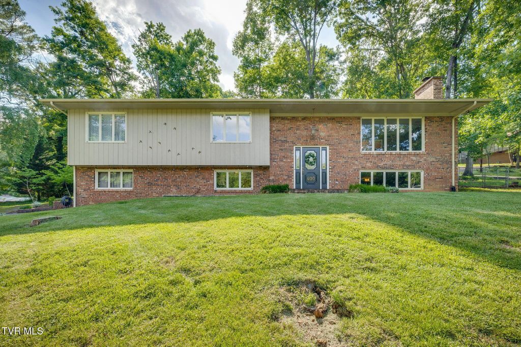 Photo of 400 Old Castle Road, Kingsport, TN 37660 (MLS # 9996106)