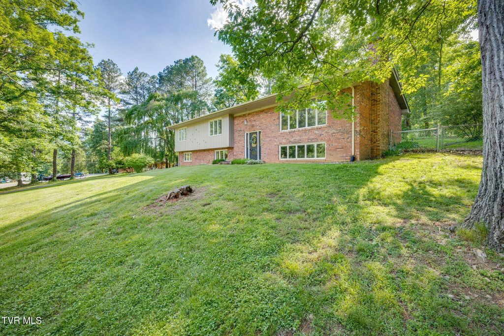 Photo of 400 Old Castle Road, Kingsport, TN 37660 (MLS # 9996106)