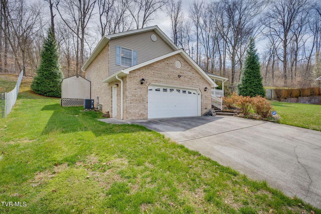 Photo of 153 Valley Crest Drive, Mount Carmel, TN 37645 (MLS # 9992725)