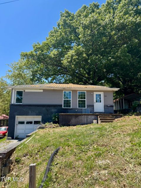 Photo of 1422 Suncrest Drive, Kingsport, TN 37665 (MLS # 9995275)