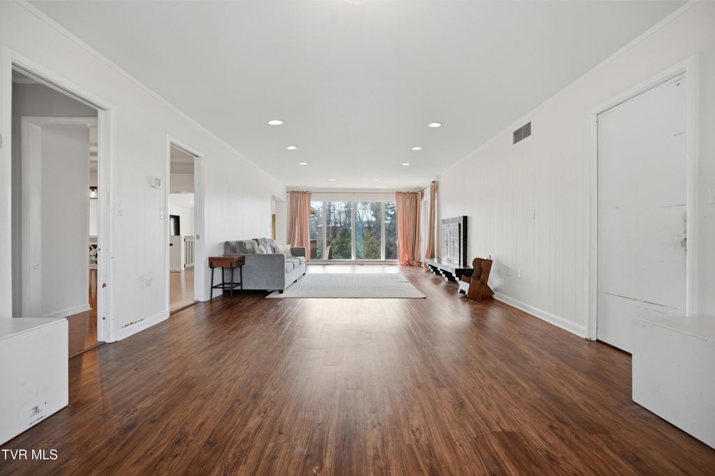 Photo of 2125 Heatherly Road, Kingsport, TN 37660 (MLS # 9992304)