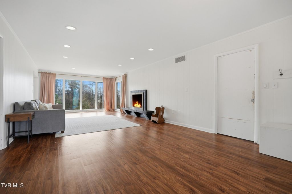 Photo of 2125 Heatherly Road, Kingsport, TN 37660 (MLS # 9992304)