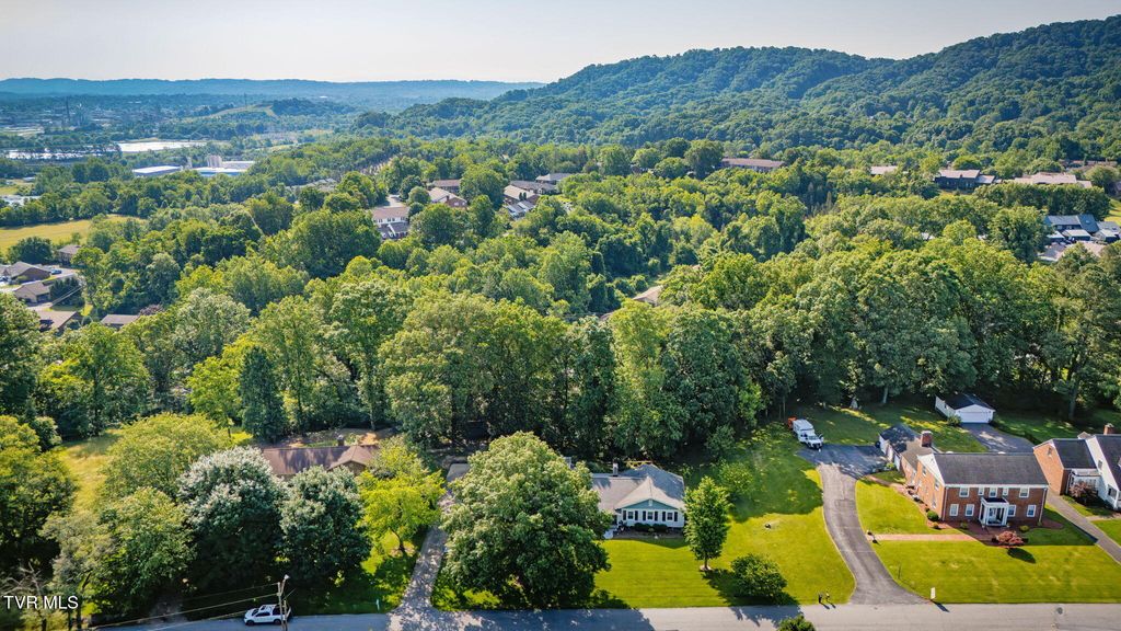 Photo of 421 High Ridge Rd Road, Kingsport, TN 37660 (MLS # 9986830)