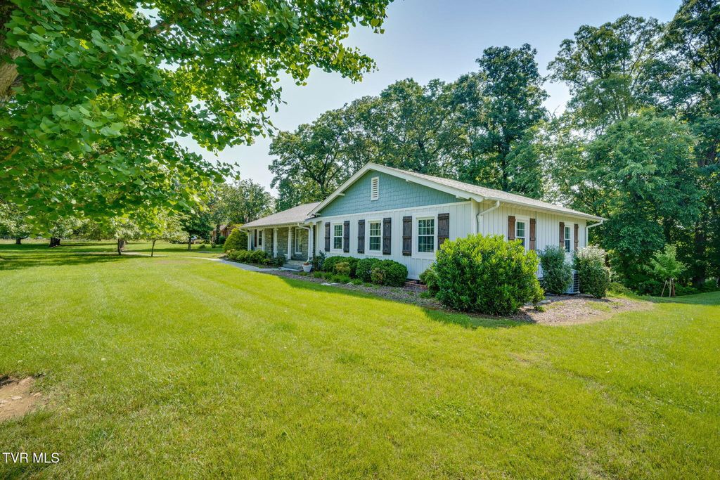 Photo of 421 High Ridge Rd Road, Kingsport, TN 37660 (MLS # 9986830)