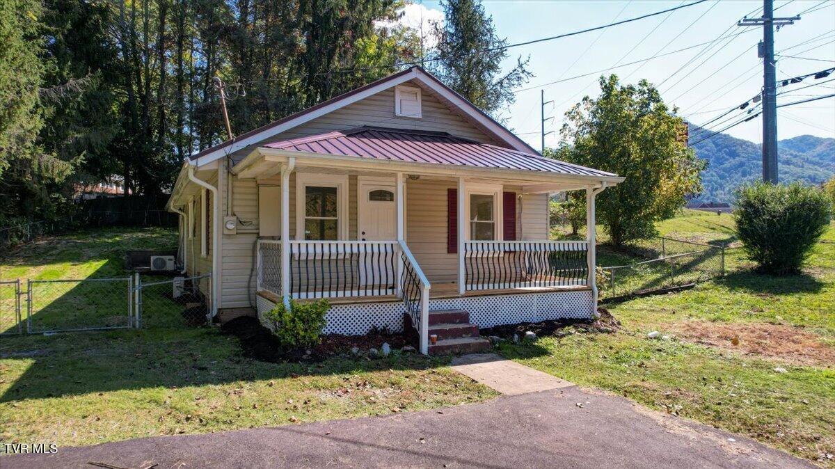 1529 Riverview Drive