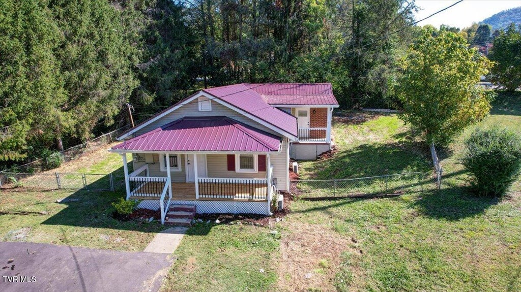 Photo of 1529 Riverview Drive, Elizabethton, TN 37643 (MLS # 10002108)