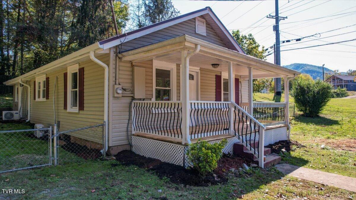 1529 Riverview Drive
