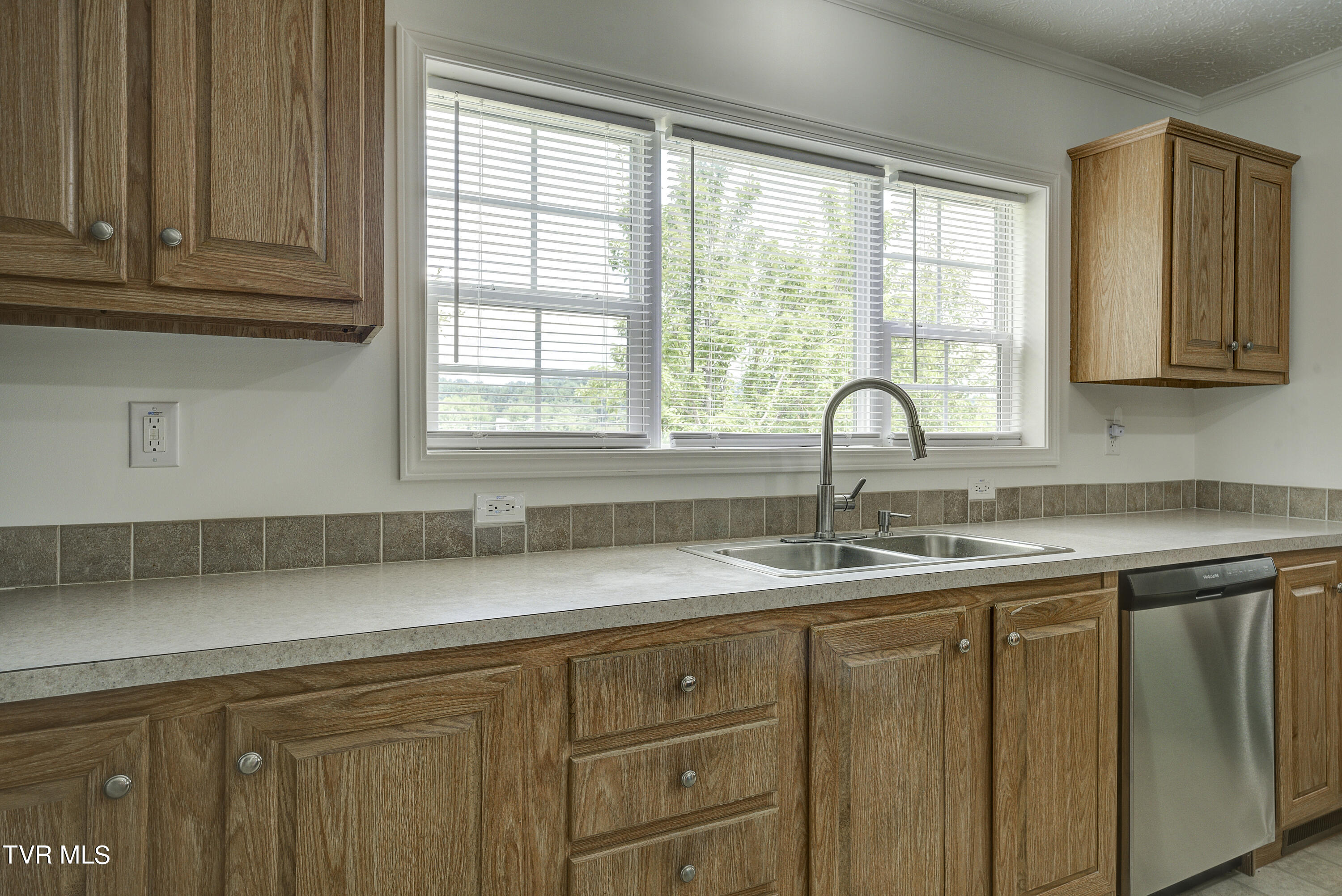 Abingdon, Virginia 24210, United States, 4 Bedrooms Bedrooms, ,3 BathroomsBathrooms,Residential,Pending,51077