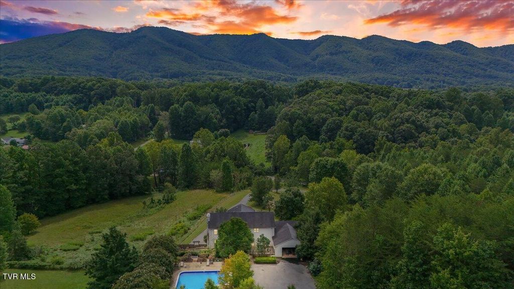 Photo of 2734 Cherokee Road, Johnson City, TN 37604 (MLS # 9994229)