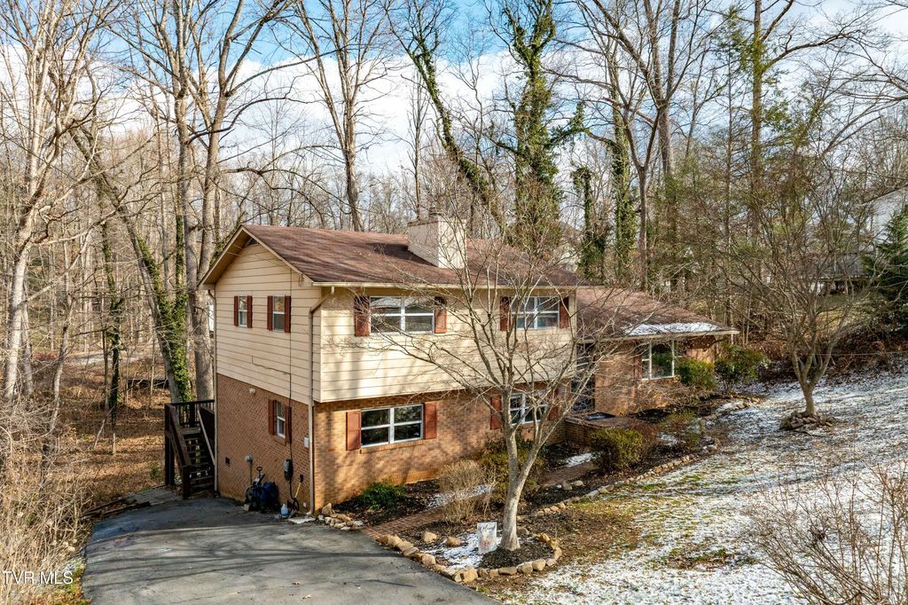 Photo of 108 Saratoga Circle, Elizabethton, TN 37643 (MLS # 9990638)