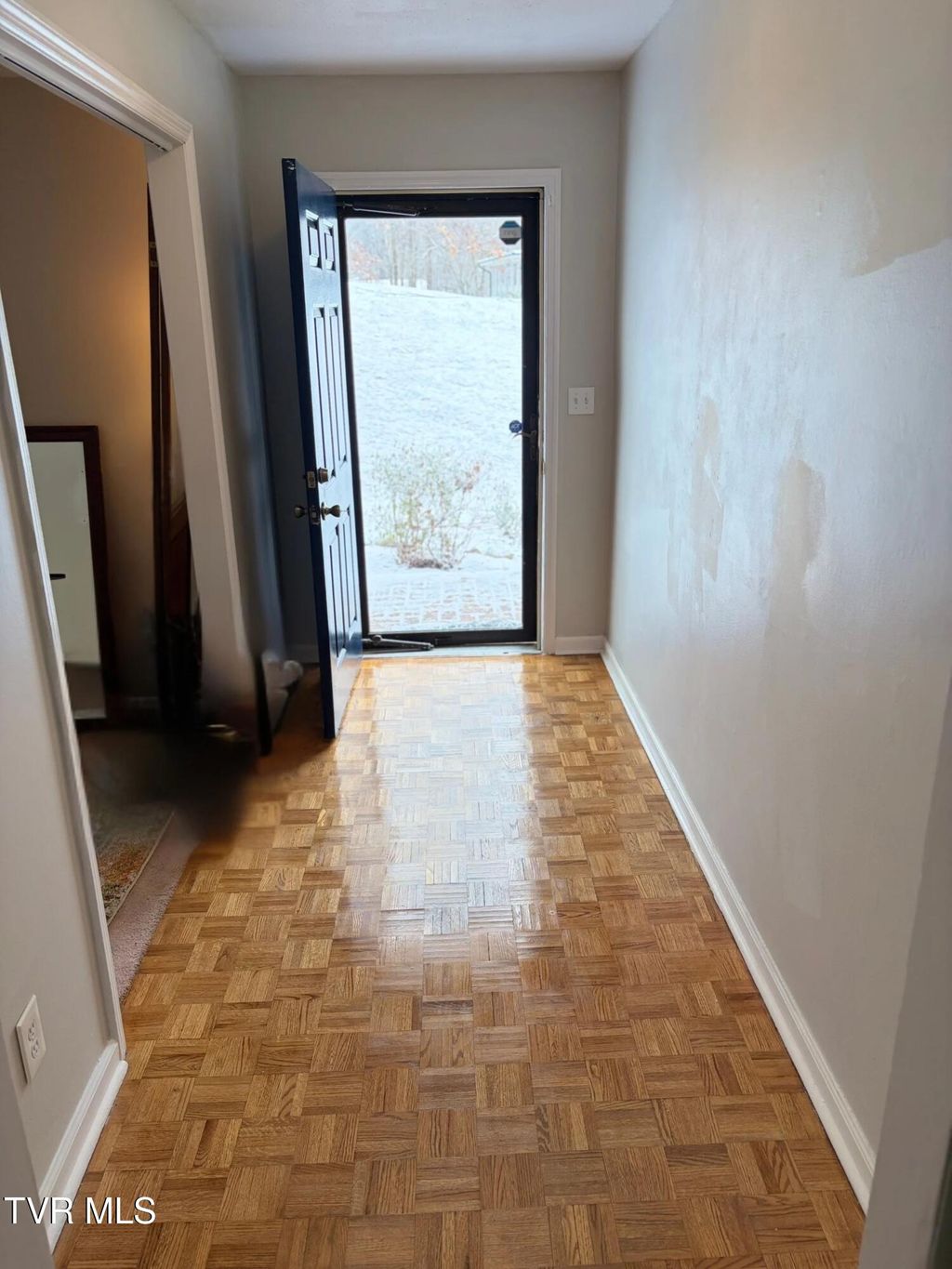 Photo of 108 Saratoga Circle, Elizabethton, TN 37643 (MLS # 9990638)