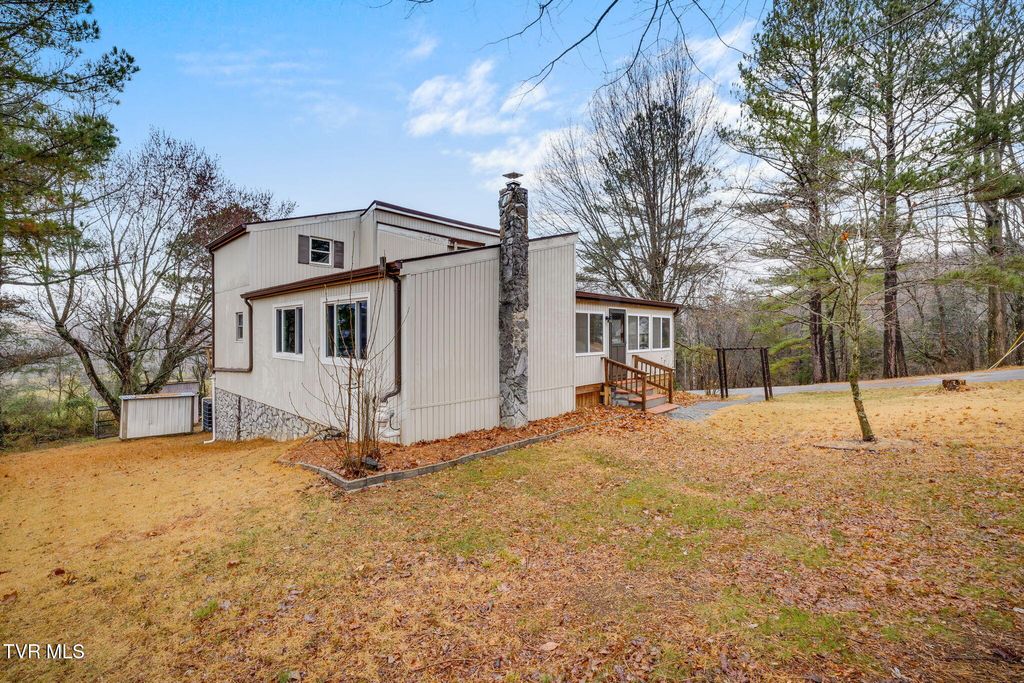 Photo of 126 Cottonwood Drive, Jonesborough, TN 37659 (MLS # 9988970)