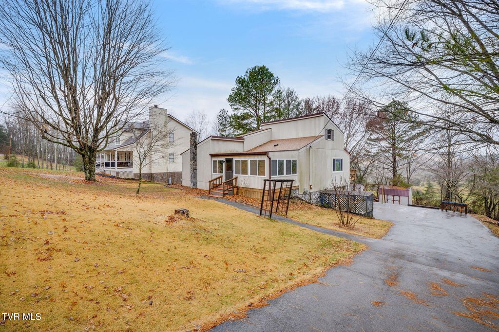 Photo of 126 Cottonwood Drive, Jonesborough, TN 37659 (MLS # 9988970)