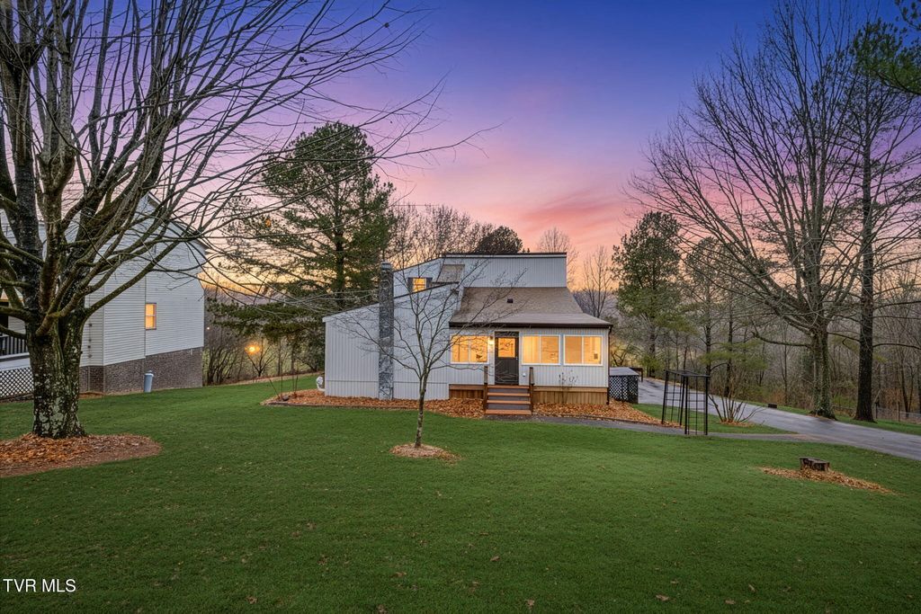 Photo of 126 Cottonwood Drive, Jonesborough, TN 37659 (MLS # 9988970)