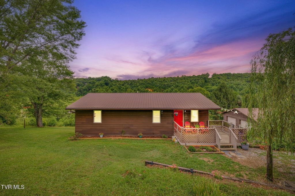 Photo of 329 Westfield Drive, Kingsport, TN 37664 (MLS # 9983564)