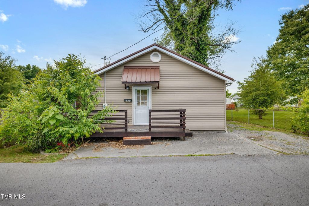 Photo of 1626 Desoto Street, Kingsport, TN 37664 (MLS # 9995063)