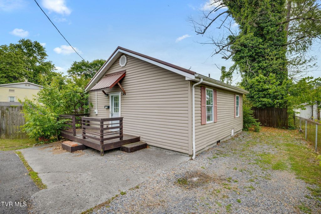 Photo of 1626 Desoto Street, Kingsport, TN 37664 (MLS # 9995063)