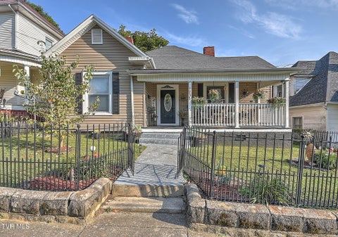 Photo of 1235 Broad Street, Bristol, TN 37620 (MLS # 10001350)