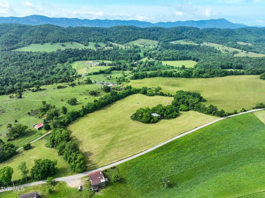 Photo of 2 Wayside Meadows Road, Nickelsville, VA 24271 (MLS # 9981290)
