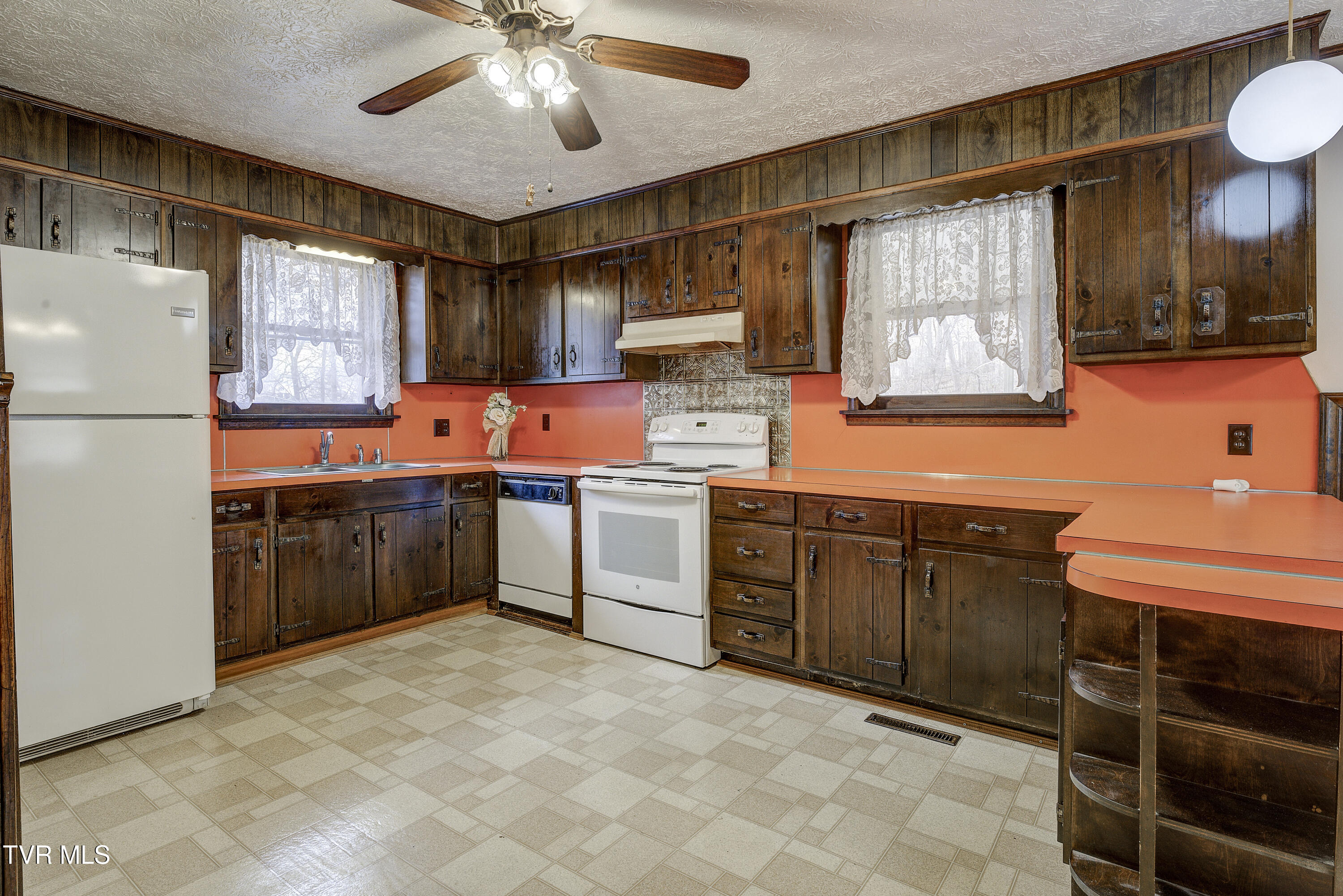 529 Hiwassee Street, Mount Carmel, Tennessee image 9
