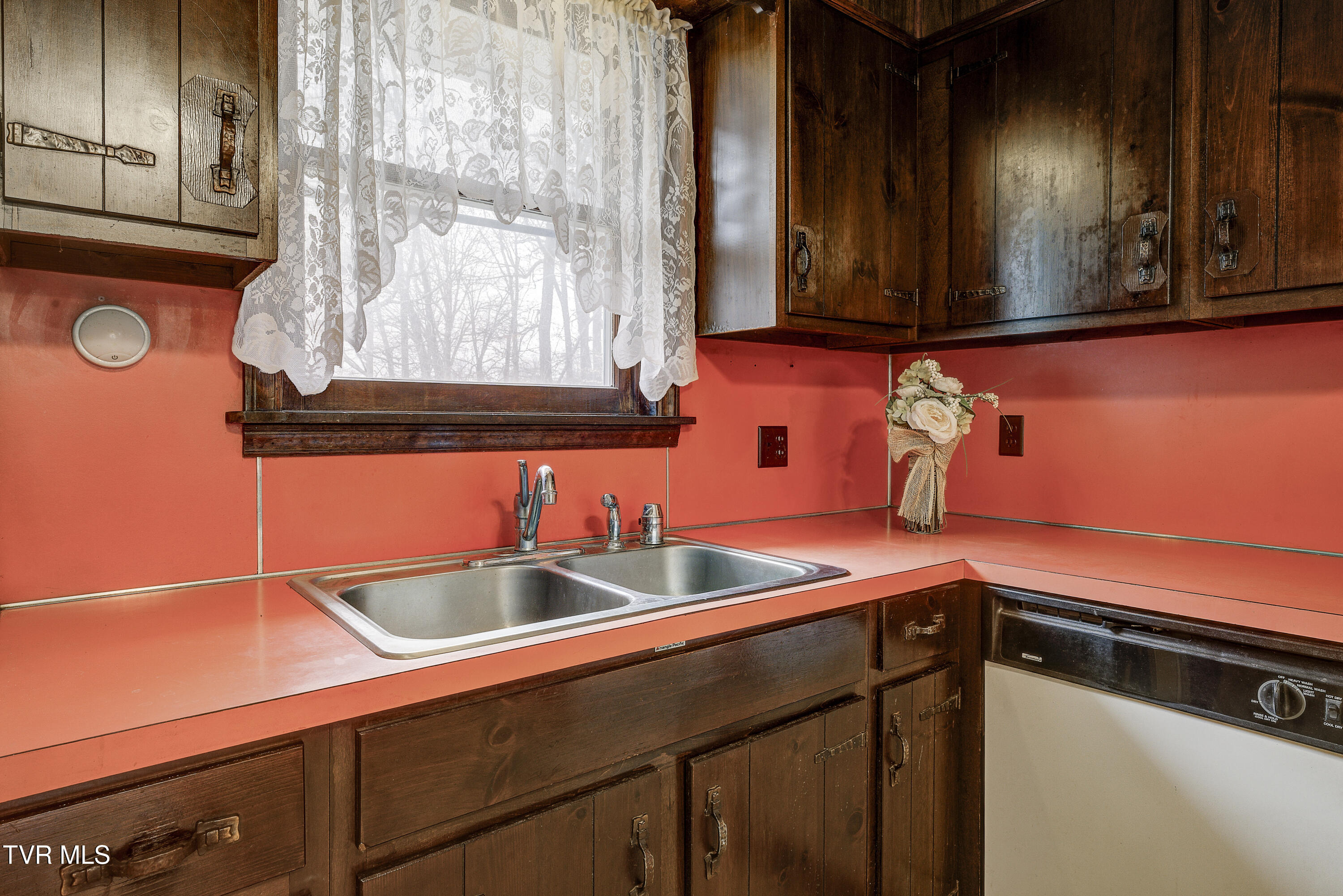 529 Hiwassee Street, Mount Carmel, Tennessee image 11