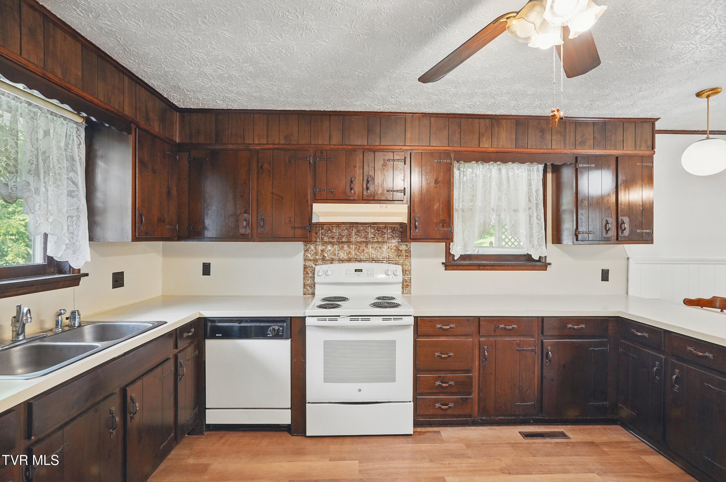 529 Hiwassee Street, Mount Carmel, Tennessee image 13