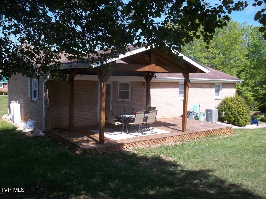 Photo of 24396 Briscoe Drive, Bristol, VA 24202 (MLS # 9994264)