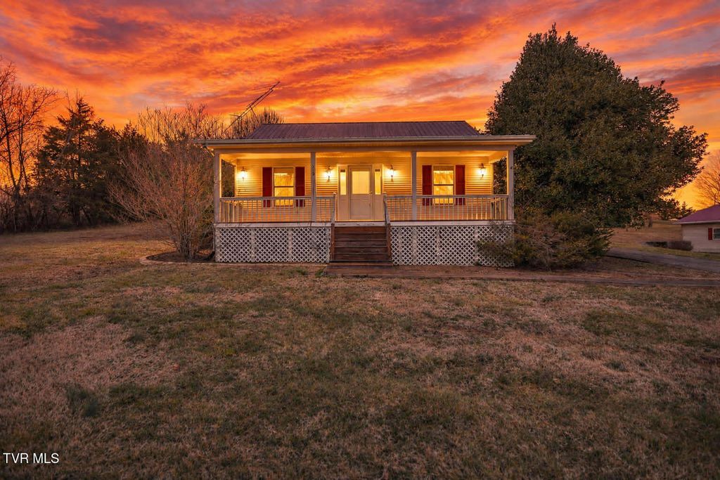 Photo of 510 Kinser Park Lane, Greeneville, TN 37743 (MLS # 9991584)