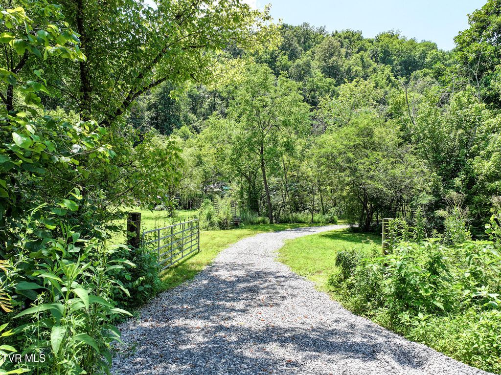 Photo of 2646 Maples Branch Road, Sevierville, TN 37876 (MLS # 9982757)